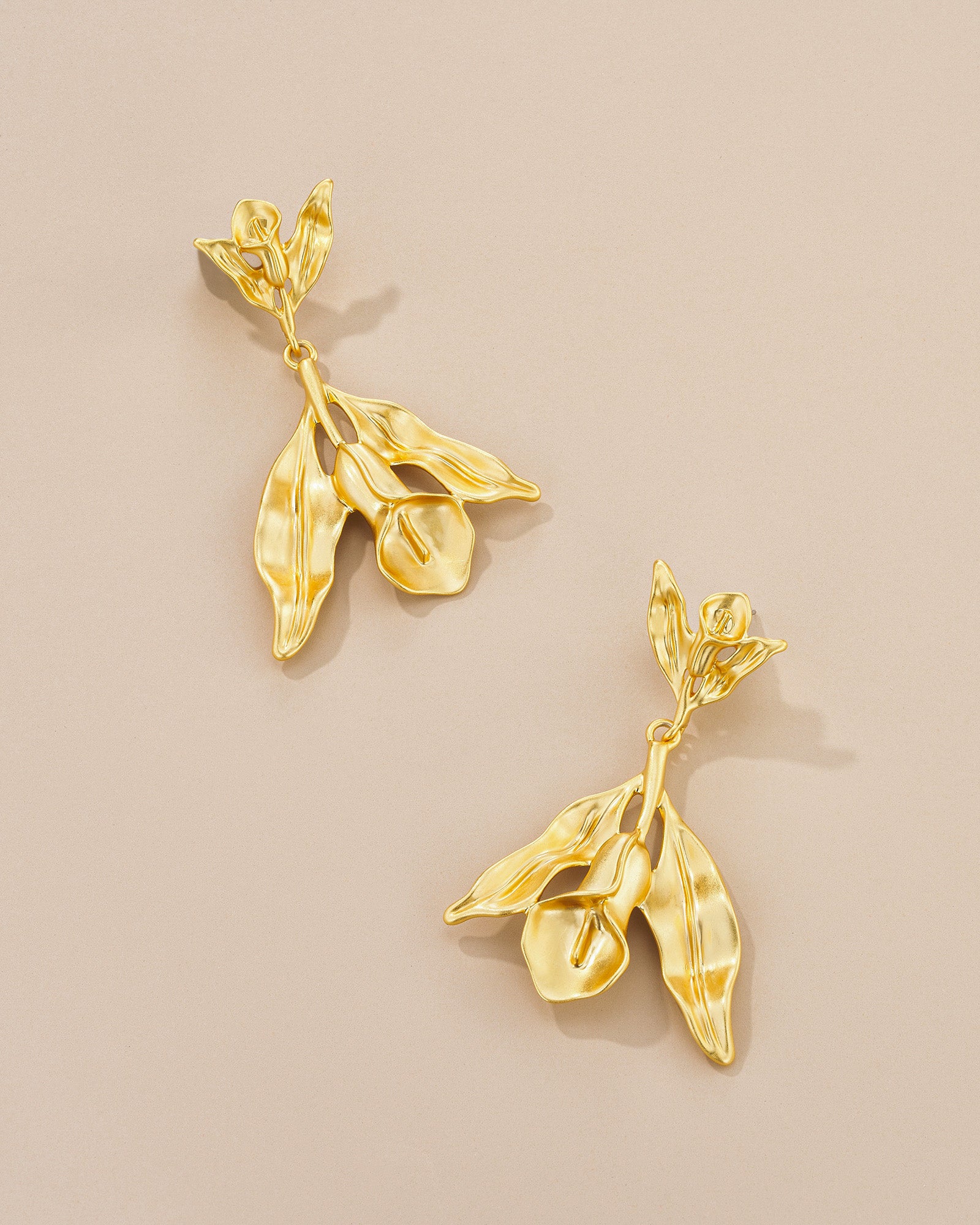 Calla Lily Flower Dangle Earrings In Gold Tone Floral Style
