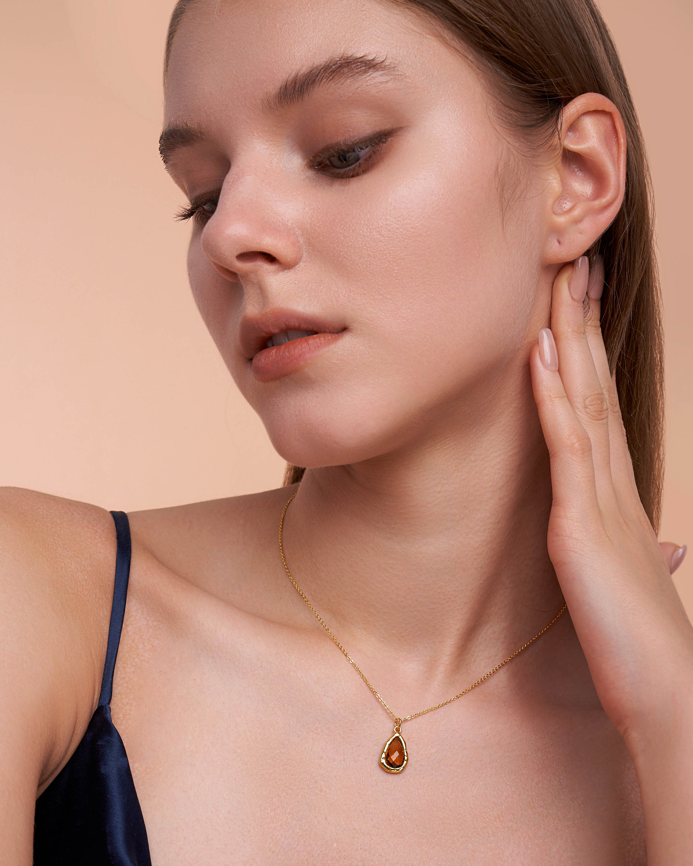 Brown Amber Cognac Pendant Necklace In Gold Tone