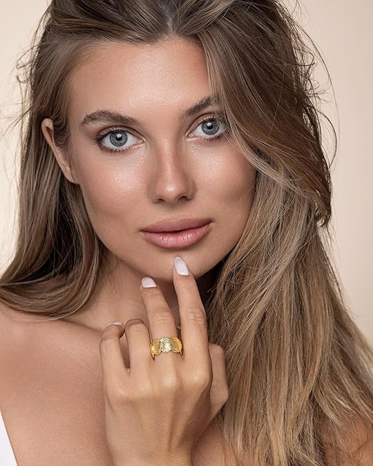 Gold Graduate Shell Adjustable Ring