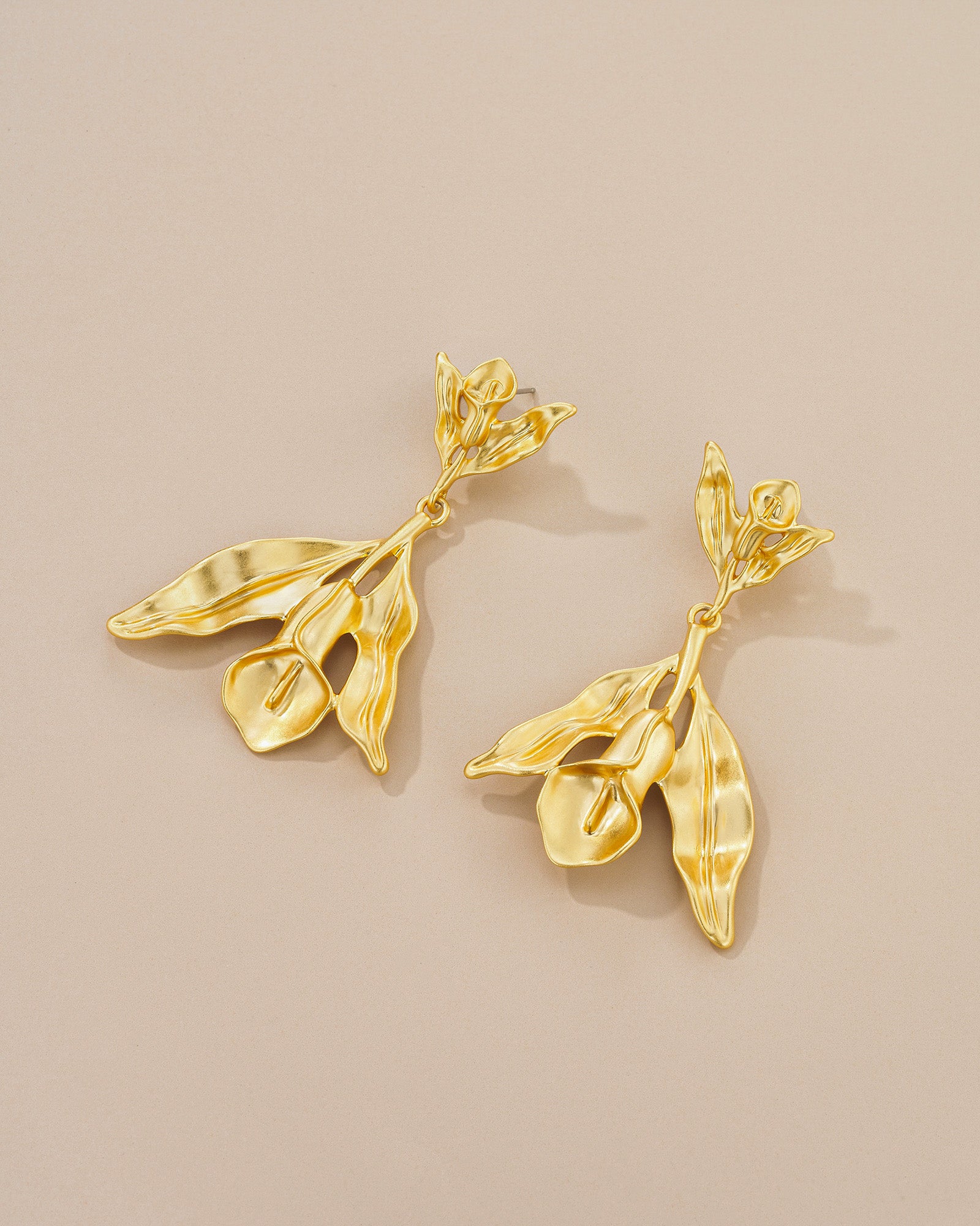 Calla Lily Flower Dangle Earrings In Gold Tone Floral Style