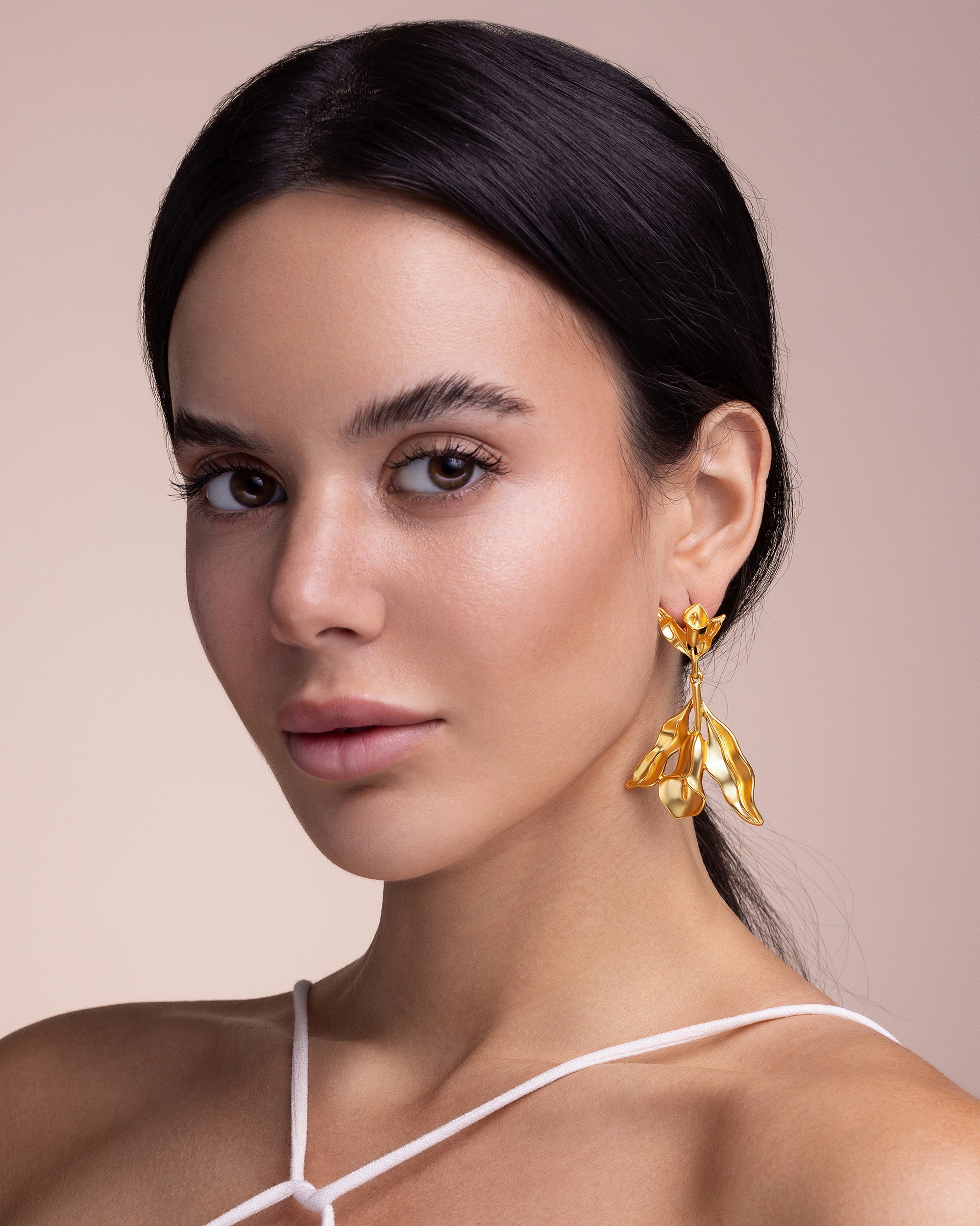 Calla Lily Flower Dangle Earrings In Gold Tone Floral Style