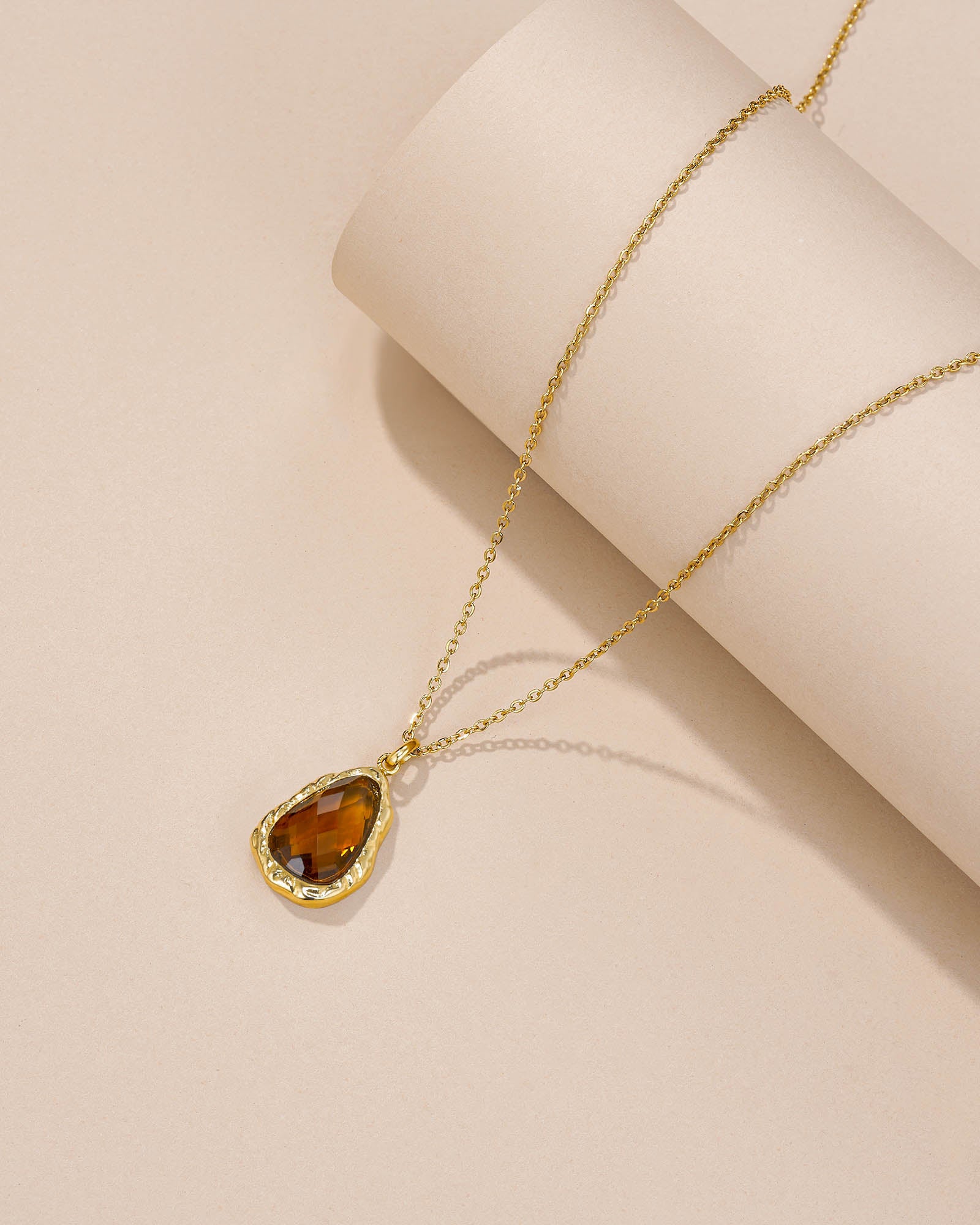 Brown Amber Cognac Pendant Necklace In Gold Tone