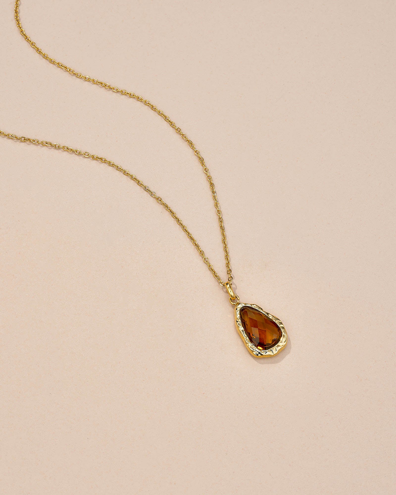 Brown Amber Cognac Pendant Necklace In Gold Tone