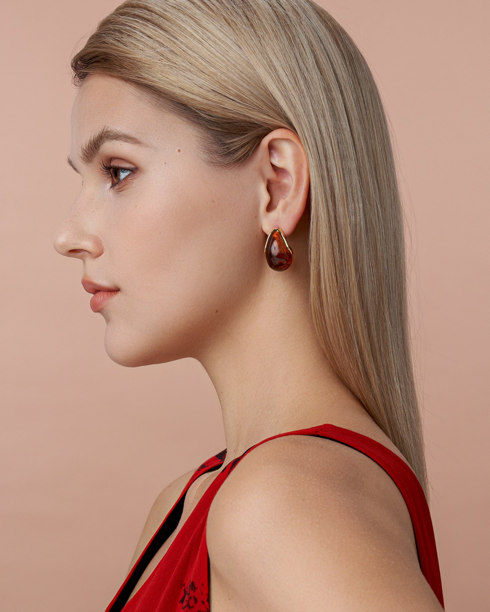 C Shape Teardrop Dangle Earrings In Gold Tone Brown Resin Style