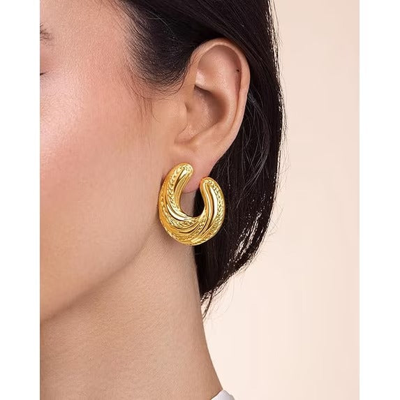 SNGIA 18K Gold Plated Horseshoe Hoop Earrings for Women, Textured Ribbed Statement Style